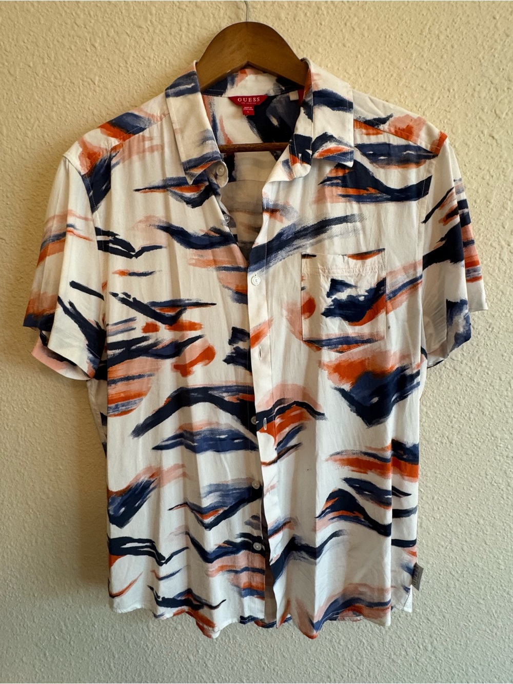 GUESS Men’s White Short-Sleeve Abstract Print Button-Up Shirt